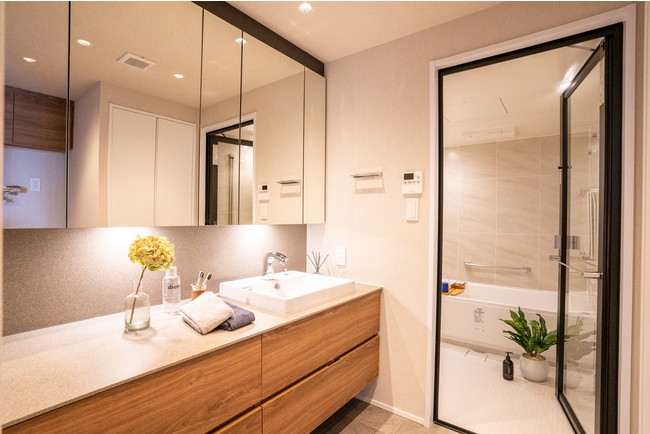 Daigasグループのグローバルベイス、関西圏初、都市部の資産価値のあるリノベーションマンションを販売開始 のサブ画像6_洗面室