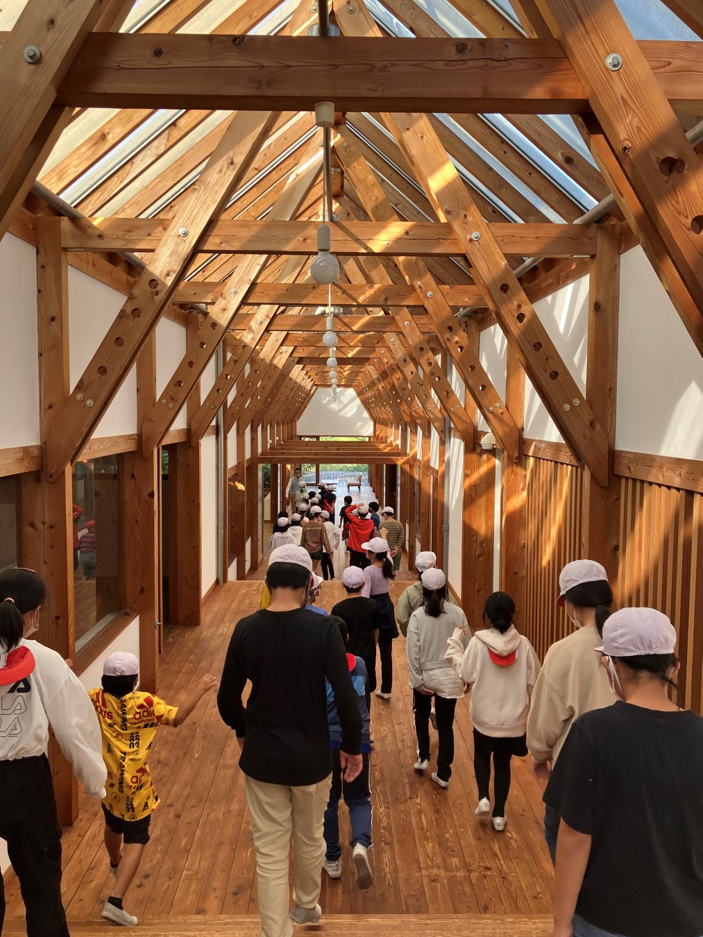 浜松市内の小学校約100名がSDGs教育の一環としてOMソーラー本社に来訪し、自然エネルギーの活用や利用方法について学んでもらいました！のサブ画像3
