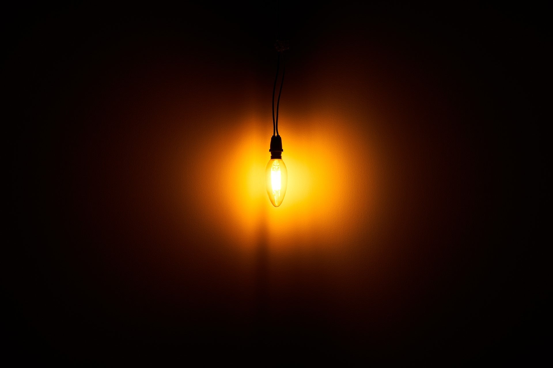 【上質な時間のおともに】レトロでノスタルジックなフィラメント型低色温度LED誕生！のサブ画像2