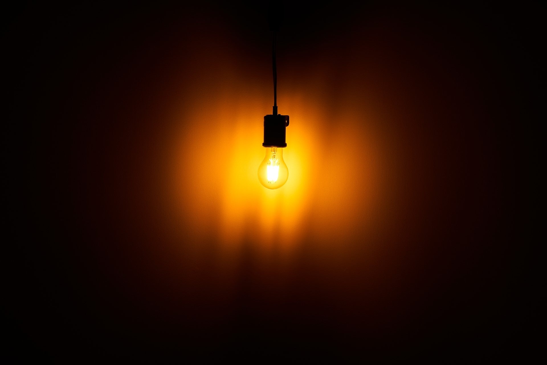 【上質な時間のおともに】レトロでノスタルジックなフィラメント型低色温度LED誕生！のサブ画像3