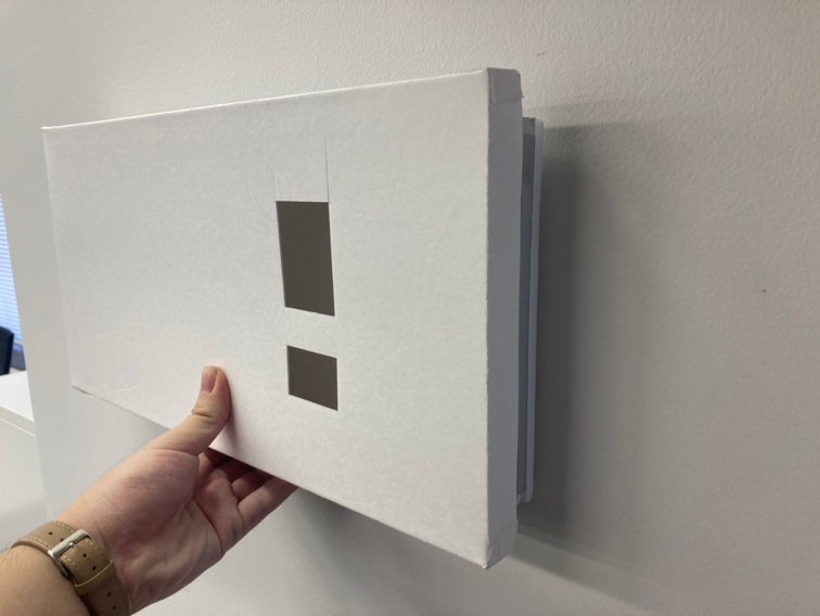 一枚板のようなミニマルデザインで玄関をスタイリッシュに　インターホンカバー《オスボード》を新発売のサブ画像2