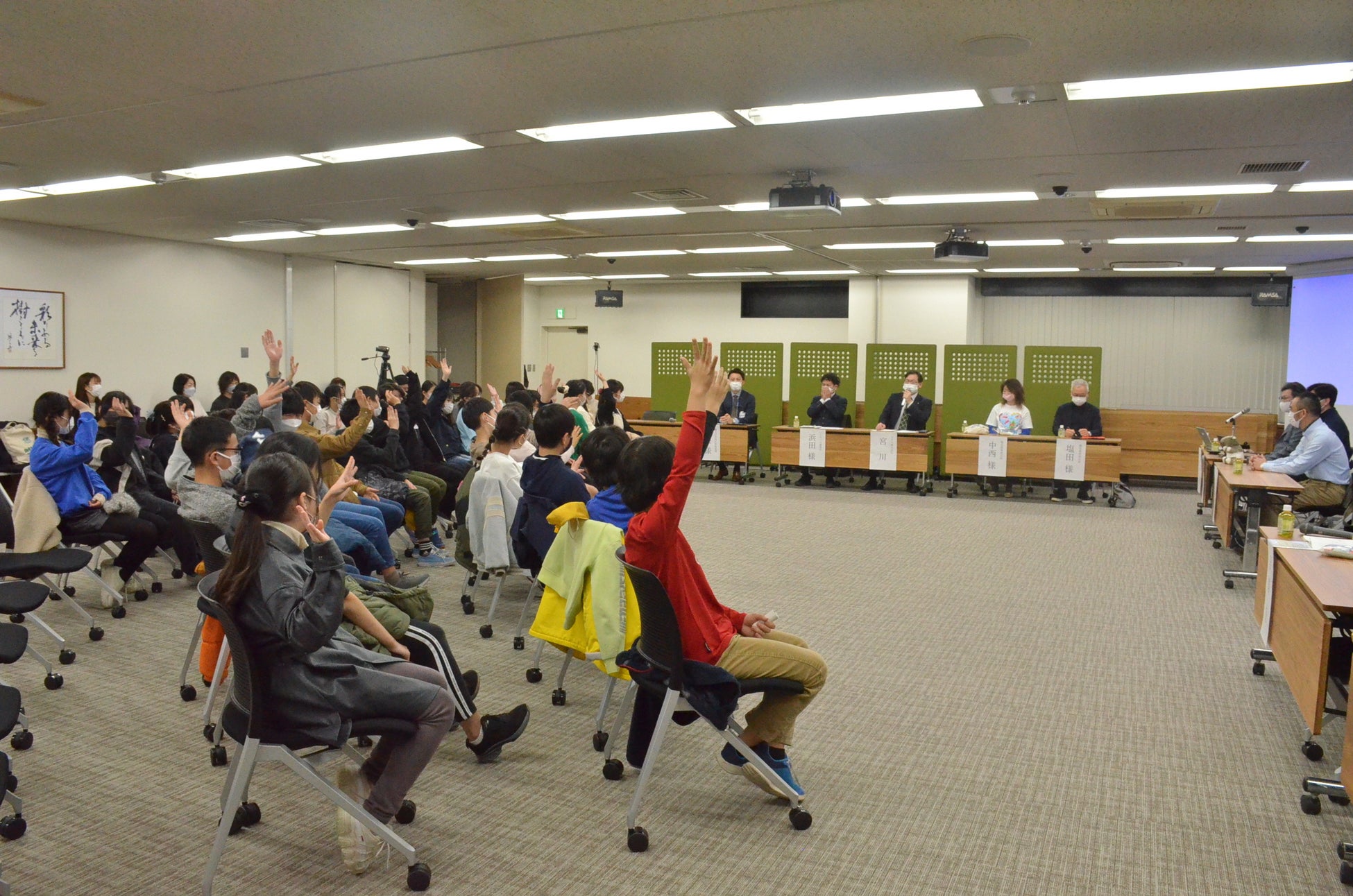横浜市立鶴見小学校の総合学習授業に協力のサブ画像2_「ツルスイの取り組みが楽しい人？」という問いかけに児童の大半が挙手した