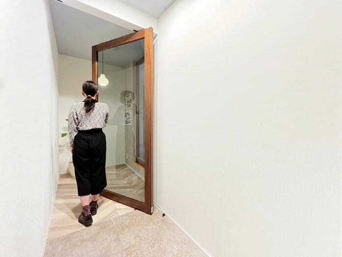 住宅用では珍しい室内回転ドア「Soloist（ソリスト）」を2022年4月18日より仙台無人ショールームに展示のメイン画像