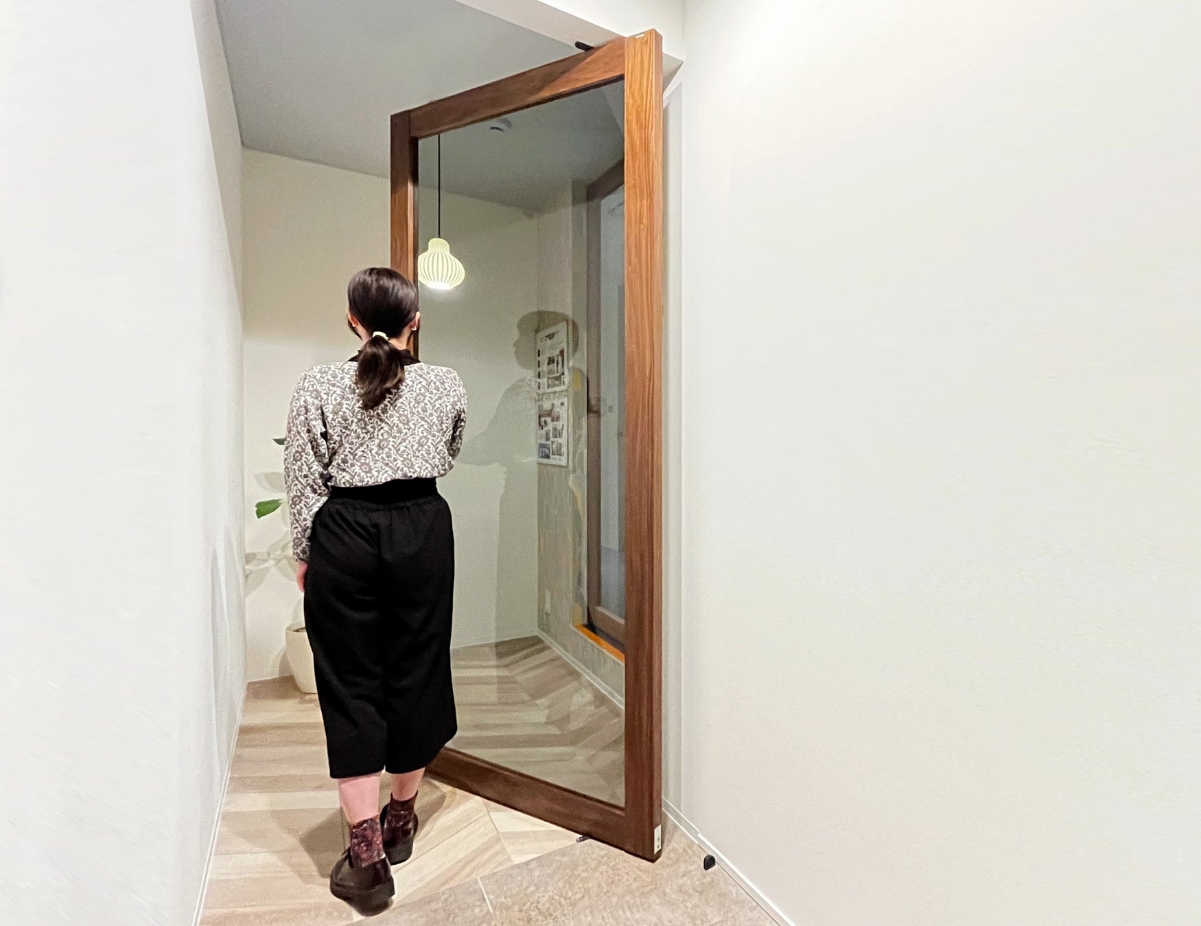 住宅用では珍しい室内回転ドア「Soloist（ソリスト）」を2022年4月18日より仙台無人ショールームに展示のサブ画像1