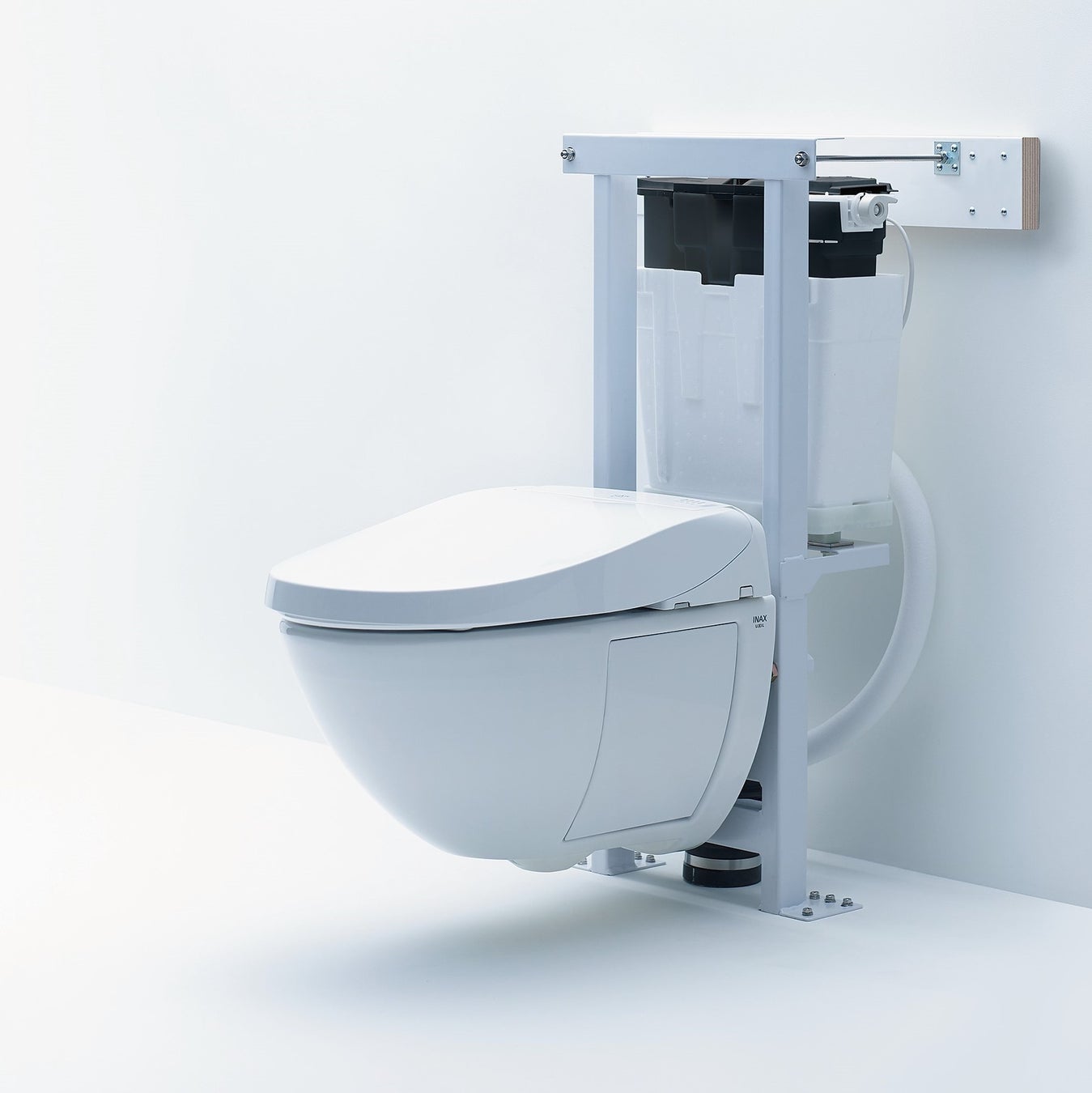 便器を浮かせた新しい壁掛スタイルで、毎日が”浮きうき”するINAX キャビネット付便器「フロート トイレ」をより使いやすくフルモデルチェンジし、新発売のサブ画像5