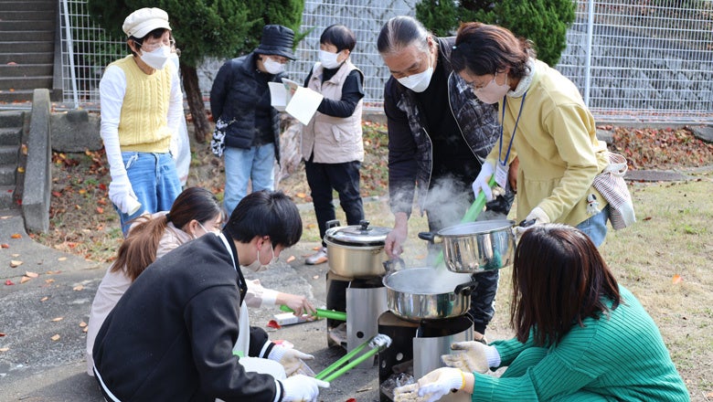 府公社×大阪電通大　団地再生プロジェクト『ニコニコのデザイン』のサブ画像2_学生と住民の共同イベント(2022年)