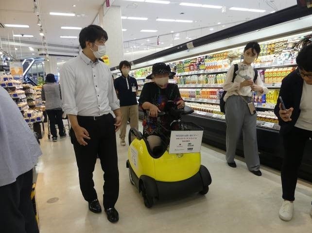 高齢者の外出支援　街乗りロボットでお買い物実証ツアーのサブ画像3
