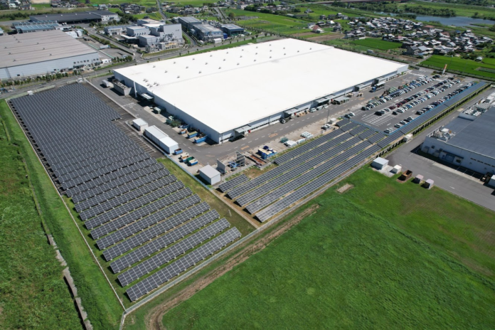LIXIL、5拠点で太陽光発電設備を新たに導入し、再生可能エネルギーの活用推進のメイン画像