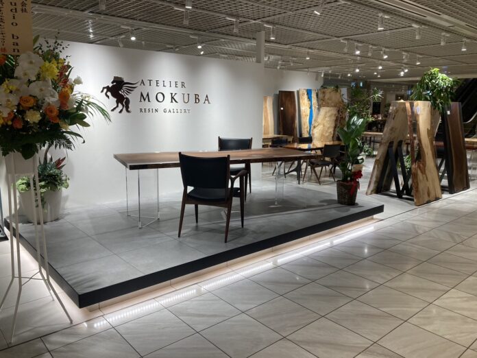 一枚板専門店・アトリエ木馬の新業態店舗「アトリエ木馬レジンギャラリー」、11月2日（木）新宿にオープンしました。のメイン画像
