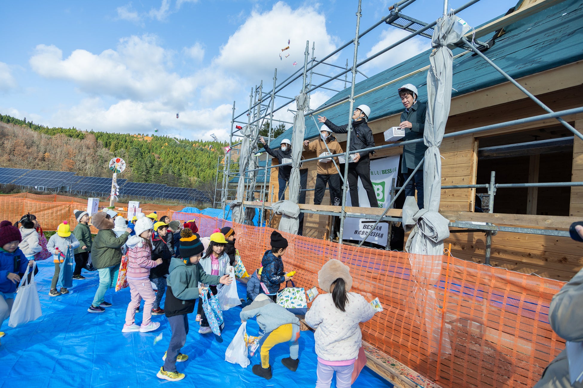 保育園留学の”寮”、こども主義の上棟式を開催。園児とパンまきを実施（北海道厚沢部町）のサブ画像5