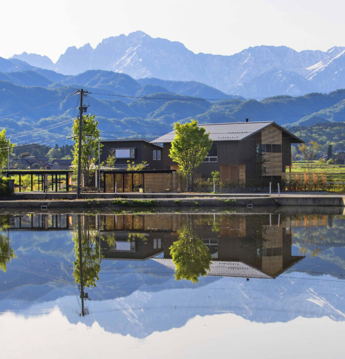 【富山】剱岳の絶景を臨む里山にサウナ誕生！一日一組限定。はなれのサウナ付一棟貸し絶景宿「くらすサウナつるぎ」のメイン画像