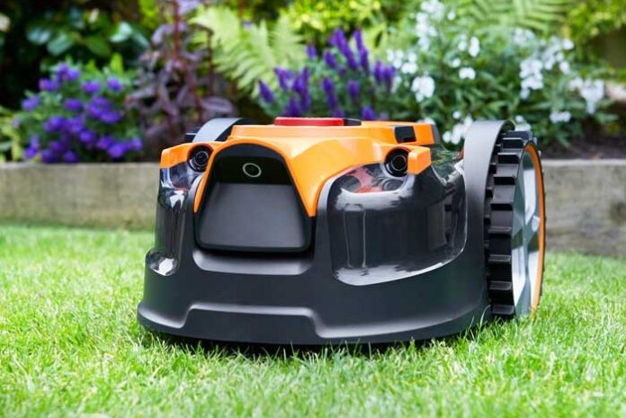 庭の芝刈りのゲームチェンジャー！境界ワイヤーなし・充電ステーションなしの小型ロボット芝刈り機