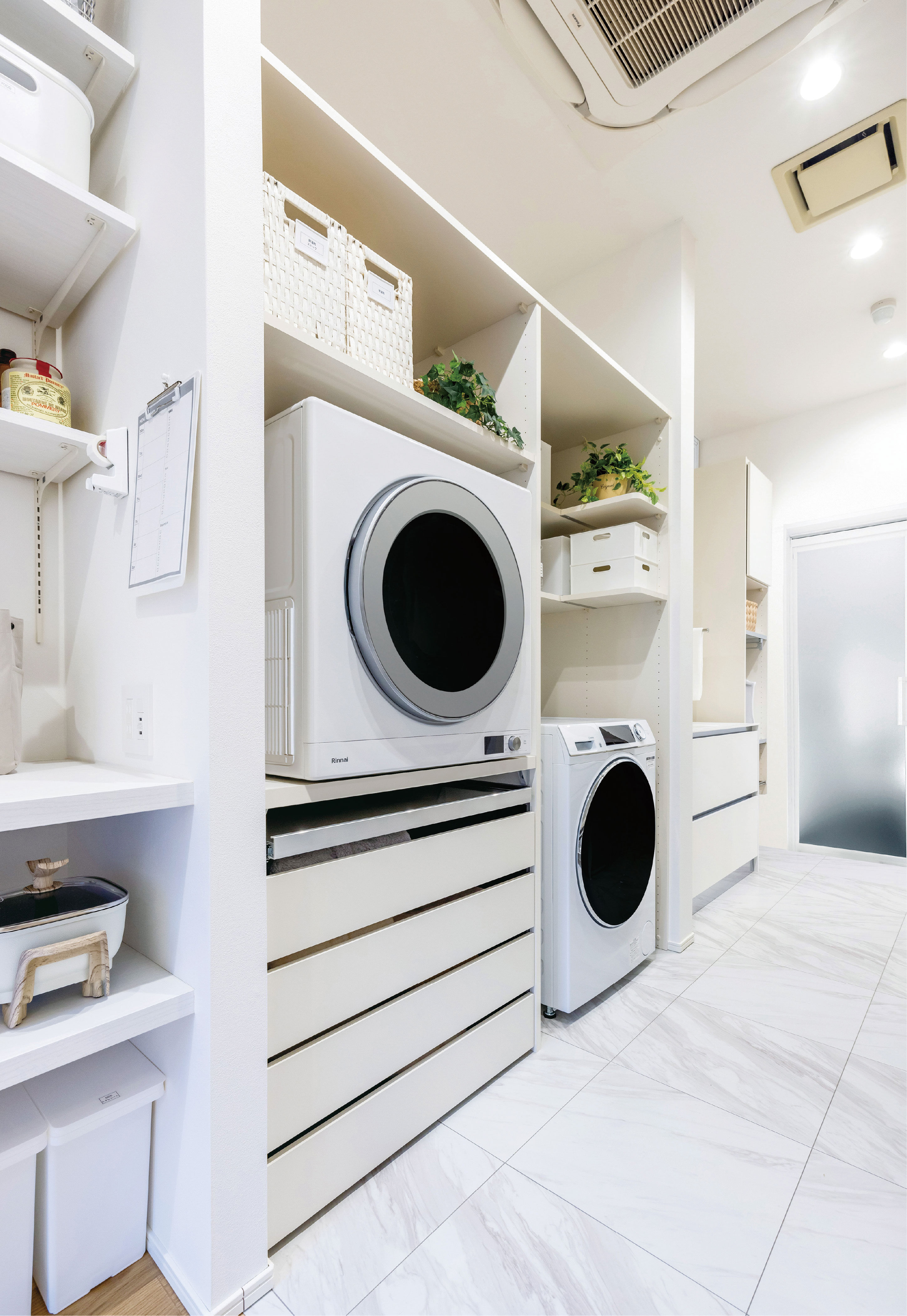 洗濯家事を時短化。乾太くんが設置できるランドリールーム収納「ラクロ」を発売のサブ画像3