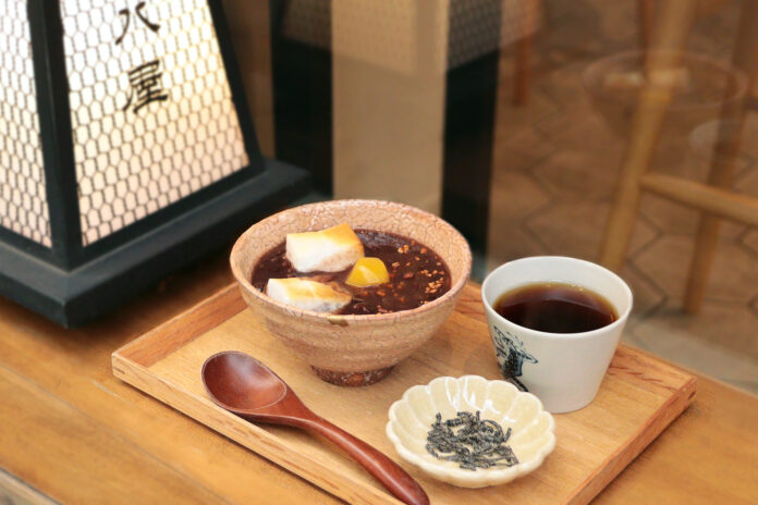 日本茶カフェ「八屋」で11月５日（火）より販売開始　八屋の冬の定番メニュー「おしるこ」が今年も満を持して登場！　～国産の大粒あずきともち米を使用した八屋こだわりの一品～のメイン画像