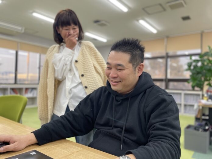 神奈川のドア製造メーカー、パーカー着用を職場で解禁しましたのメイン画像