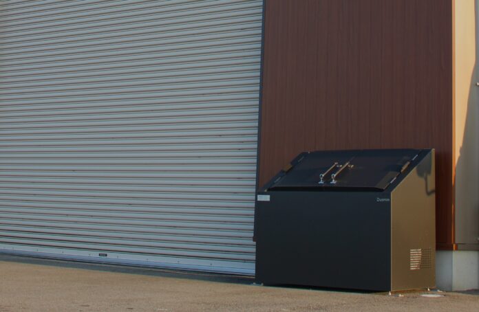 ＜景観に調和し安全に開閉するゴミステーションの導入事例＞渋さが人気の黒ZAM®仕様のDSシリーズのメイン画像