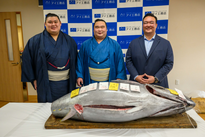 縁起物のまぐろと二所ノ関部屋特製ちゃんこで初場所への活力みなぎる！「アイ工務店presents初競りまぐろ＆ちゃんこ振る舞い会」を開催のメイン画像