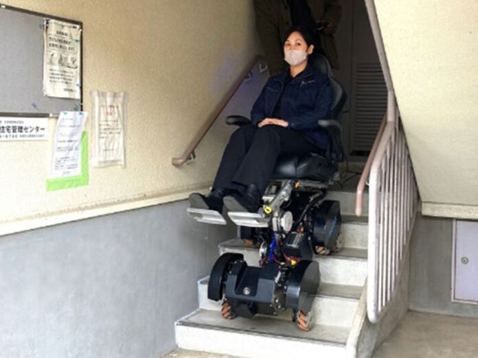 エレベーターのない団地での、革新的な移動手段を体験！スマホで呼べる車椅子ロボット「movBot®ACE-Stair」実証実験開催のお知らせのメイン画像