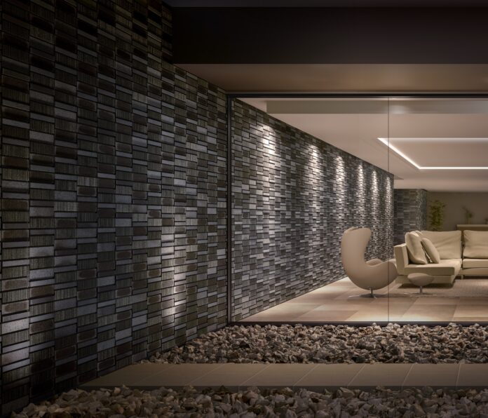 湿式製法タイルの主力製品である「火色音」シリーズから質感や色などの意匠性を向上した2商品を新発売のメイン画像