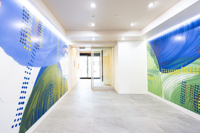 「異彩を、 放て。」をミッションに掲げるヘラルボニーとのコラボ第3弾、水上 詩楽（みずかみしがく）氏とのコラボマンション「メイクスアート川崎IV」が、都市の便利さと自然の癒しが共存する川崎市に完成！のメイン画像