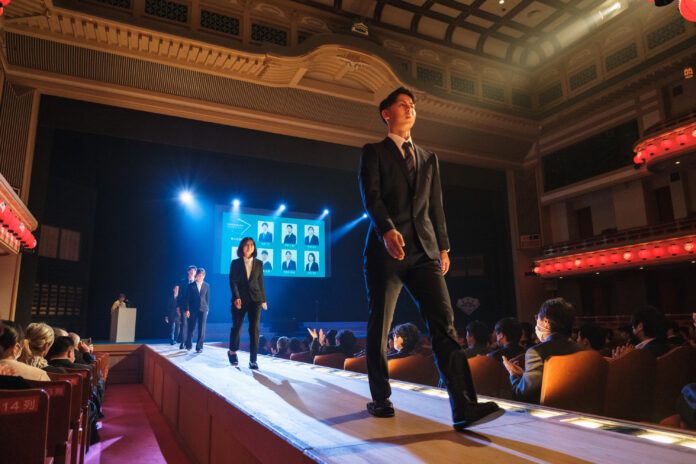 滋賀の建設業(株)澤村が「京都・南座」で躍動がテーマの2025年入社式を開催のメイン画像