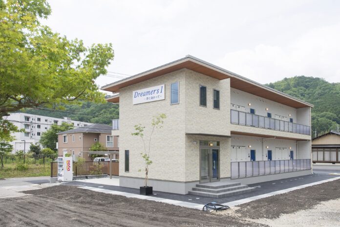 兵庫県丹波市にて自社社員が施工を手掛けたCLTパネルを用いた社員寮が完成のメイン画像