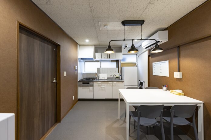 ジェクトワン、空き家事業「アキサポ」において、池袋本町で約4年間空き家になっていた築69年の築古物件をシェアハウス「Simple Share 180° 池袋北」として再生！のメイン画像