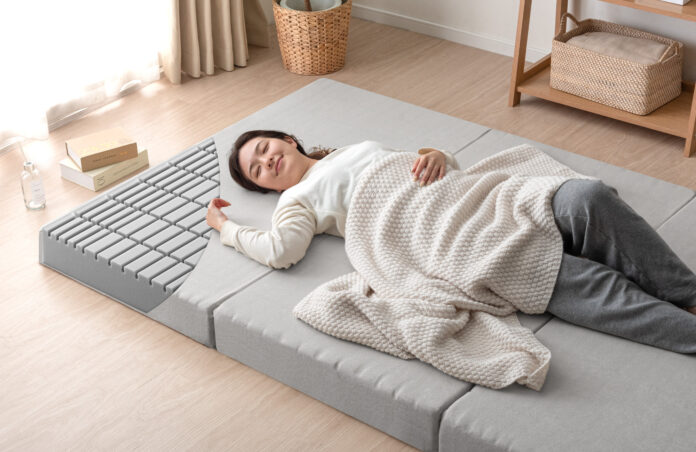 年間販売33万枚！“三つ折りマットレス”シリーズに待望の新作！　身体にフィット＆体圧分散UPの独自フォームで朝まで『Goo3D』のメイン画像