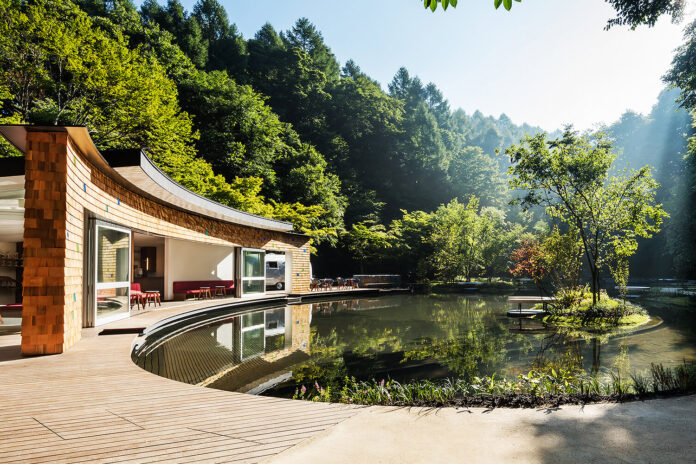 【軽井沢の大人旅】40代共働き夫婦におすすめ。住まいのこだわりをすべて叶える、「デザイン×健康×性能住宅」の宿泊体験モデルプランのメイン画像