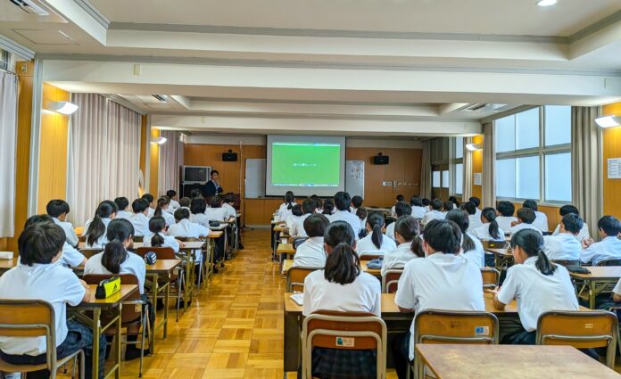 コアー建築工房、大阪市立新北島中学校で建築出前授業を実施～住まいをテーマにした探求的な学びを～のメイン画像