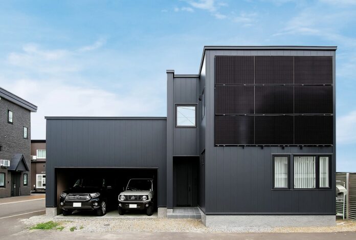 テスラ蓄電池 × 壁面太陽光パネルで“電力自給自足の最大化”を提案するGX住宅が、札幌・白石区に常設モデルを2025年8月23日公開のメイン画像