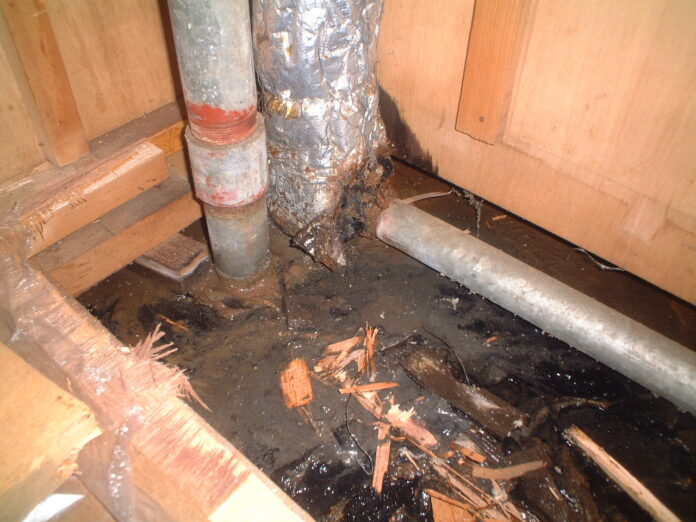 築古マンション約4割の大阪で深刻化する「配管老朽化×住民高齢化」 防災にもつながる“壊さない配管再生法”を展示のメイン画像