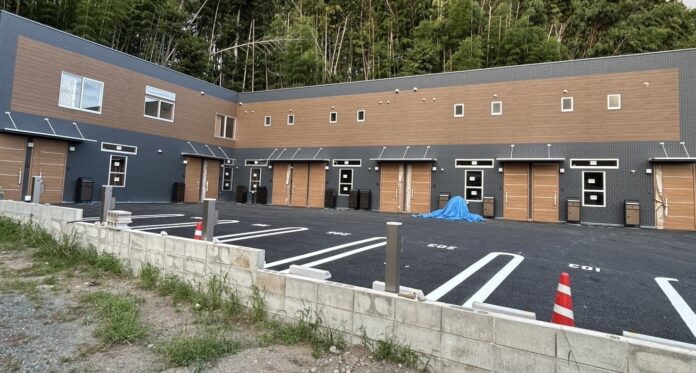 猫とバイク好きのための新築アパート「YOSHITOMI BASE」完成内覧会＆保護猫譲渡会を開催のメイン画像