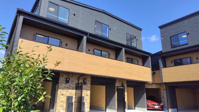 【10月中旬　完成見学会の開催決定】待望の都市型ファミリー向けガレージハウス誕生！のメイン画像