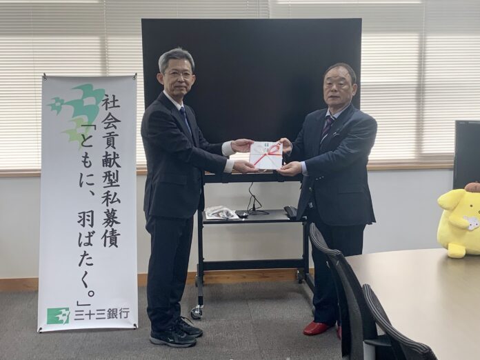 株式会社リビングライフ　富山県射水市立新湊南部中学校に液晶ディスプレイを寄贈のメイン画像