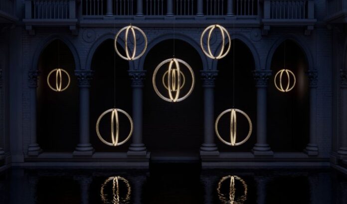 【新商品】ムラーノガラスの壮麗さと黄金比から着想を得た光の彫刻moooiの照明「ルミノーラライト｜Luminora Light」を発表のメイン画像