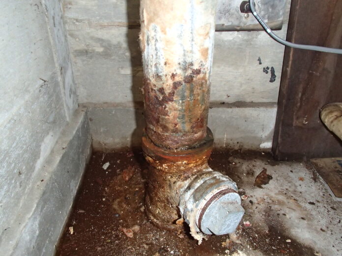 団地・マンションの深刻な配管老朽化問題を解決壁を壊さず“建物内部”を再生する特許技術を展示のメイン画像