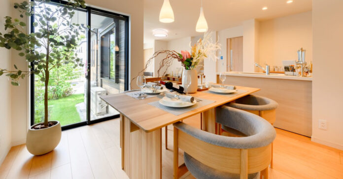 細田工務店の新築分譲住宅「グローイングスクエア花小金井」41号棟にKarimoku Caseの家具を活用した、CLASホームステージングを導入のメイン画像