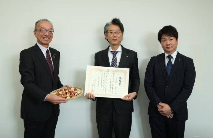 山口県周南市の小学校へチューリップ球根1,900個を寄贈のメイン画像