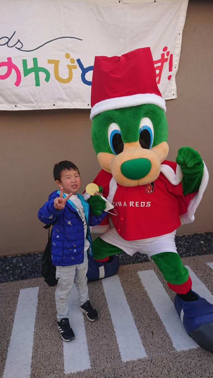 【12月18日（木）から】トーシンパートナーズが、Jリーグ・浦和レッズが実施する「このゆびとまれっず！REDS Santa」に参加！子ども食堂へトートバッグを寄贈のメイン画像