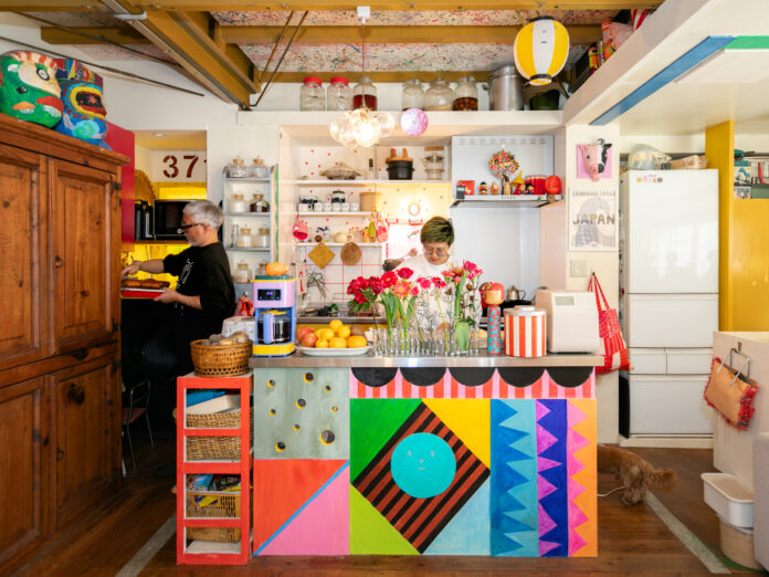 【“100人参加型DIY”が総合グランプリ獲得】築50年のプレハブ住宅のリノベで、つみき設計施工社が「リノベーション・オブ・ザ・イヤー2025」受賞。工業化住宅に宿る“余白”の新たな可能性を提示のメイン画像