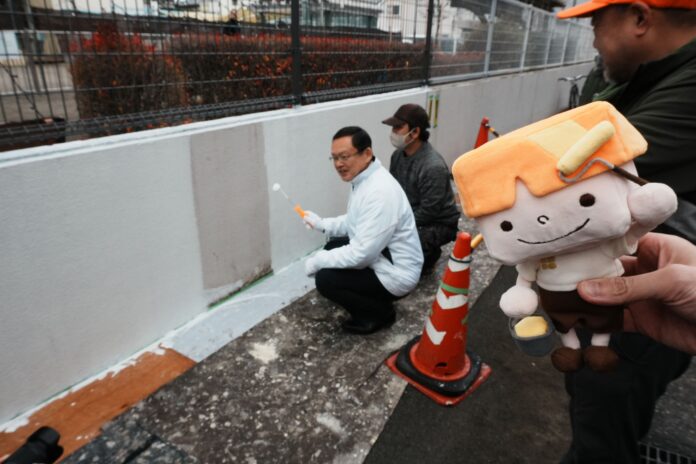 【地域共創】西東京市「保谷第三児童遊園(南)」の擁壁・フェンス塗装を寄付施工のメイン画像
