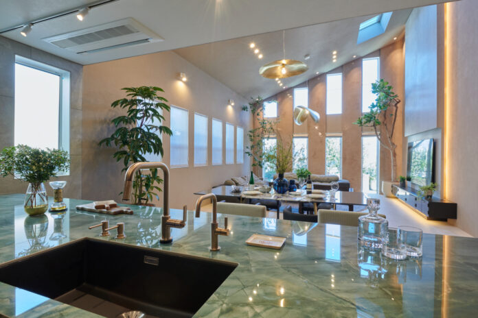 【諸戸の家】目黒区東が丘に6億円中盤の「瞑想室」を備えた邸宅が誕生｜グッドデザイン賞建築士が手掛けるSUPER LUXURY最新作のメイン画像