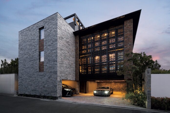 金閣寺修復の塗師やテーマパーク造形師ら、5人の匠が集った諸戸の家『SUPER LUXURY』主税町の新築邸宅が完成【名古屋市】のメイン画像