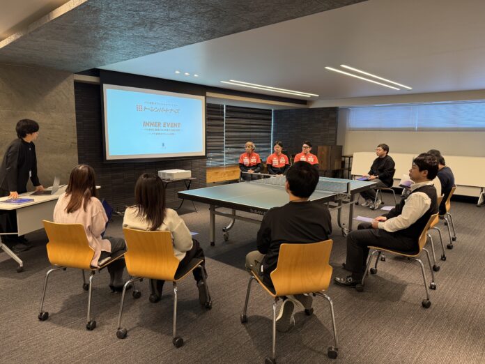 パラ卓球のスポンサーであるトーシンパートナーズが、社員向けの「パラ卓球体験会」を初開催しましたのメイン画像