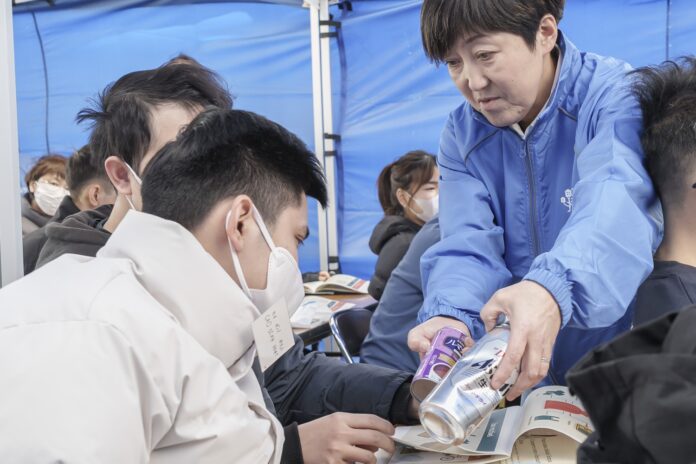 きれいで暮らしやすい環境づくりを目指して　「知らない」から「できる」へ　外国人入居者と学ぶ“地域のごみ分別”イベントを開催のメイン画像