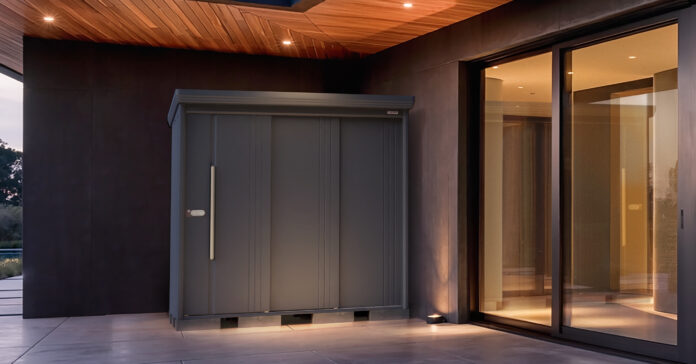 マットな質感のアイボリーブラック本体色を主力の中型物置９機種に採用のメイン画像