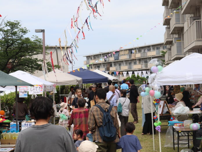 規模拡大！７年目を迎える団地内の住民共創イベント『茶山台団地７・16棟マルシェ』開催のメイン画像